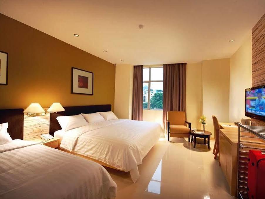 Sky Hotel Kuala Lumpur Bagian luar foto
