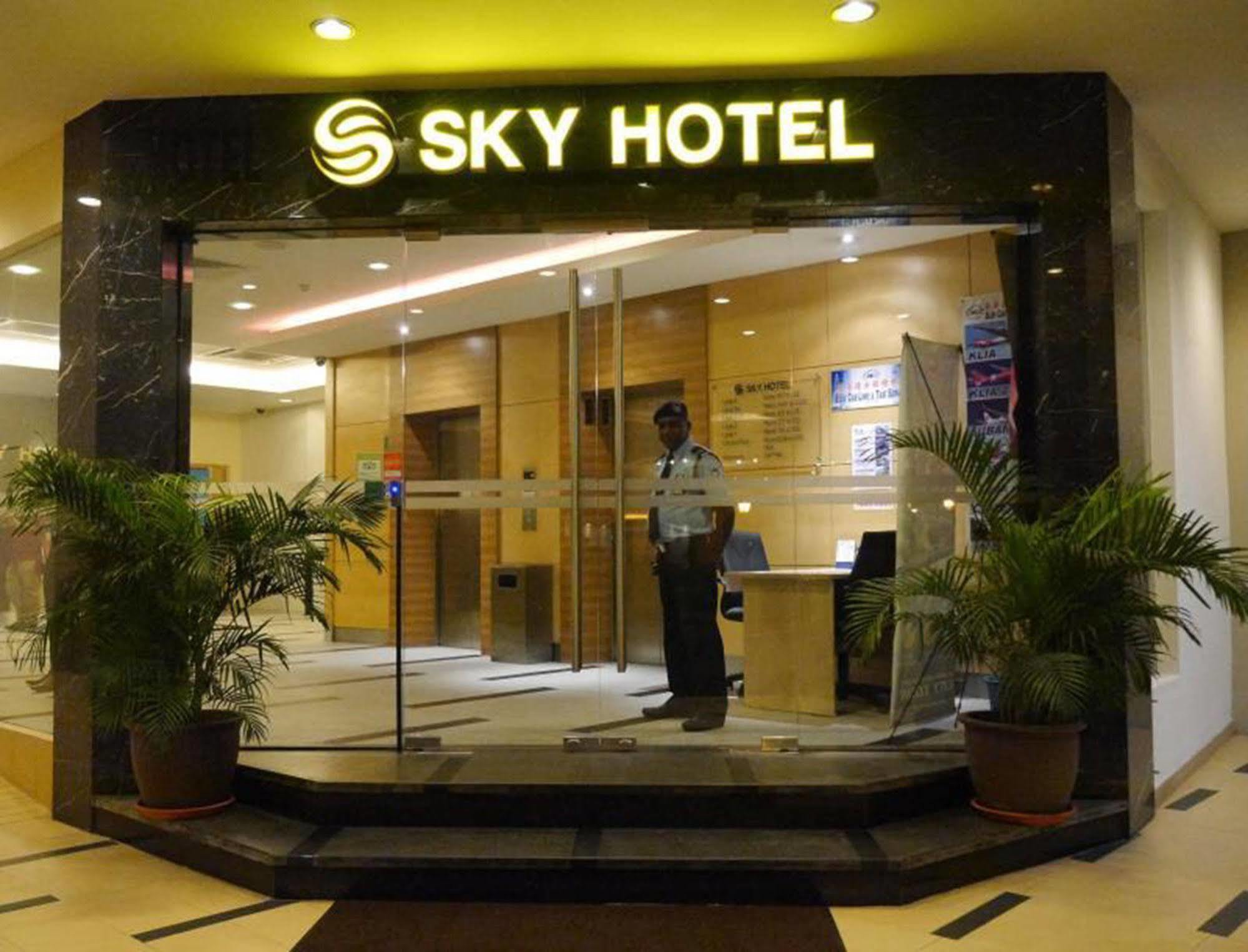 Sky Hotel Kuala Lumpur Bagian luar foto