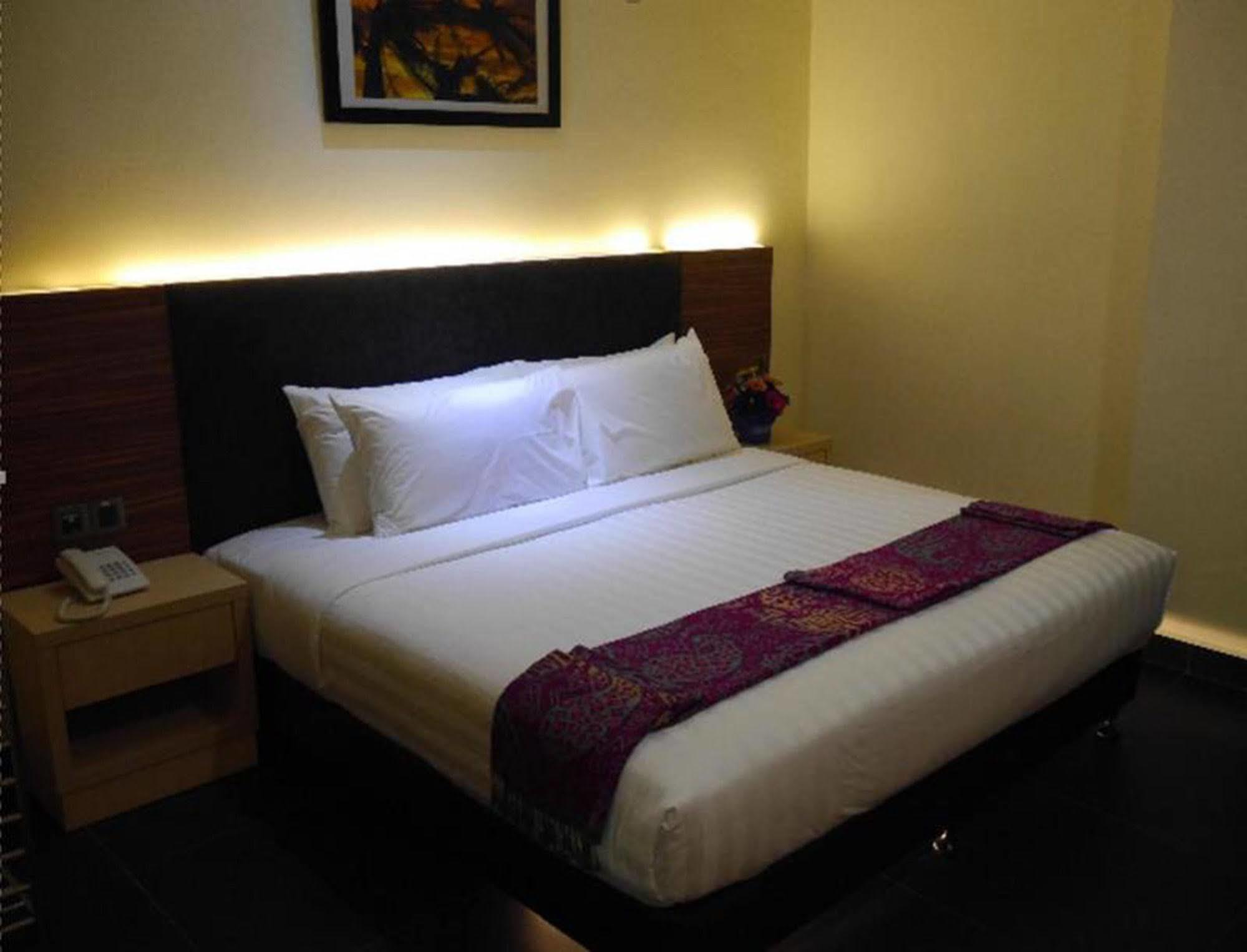 Sky Hotel Kuala Lumpur Bagian luar foto