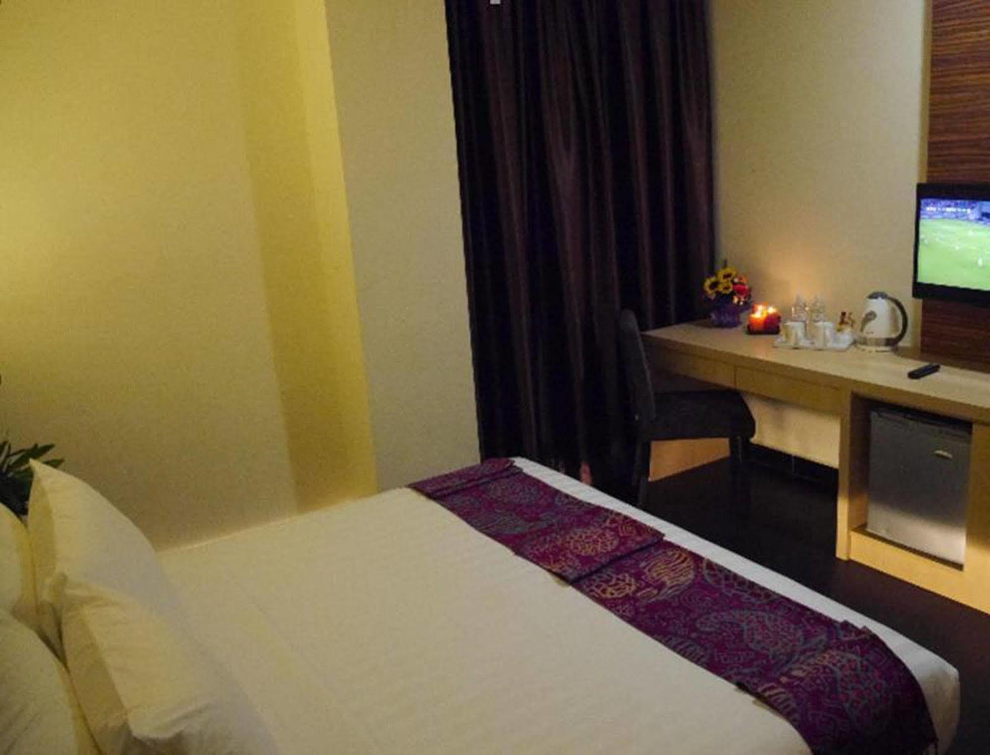 Sky Hotel Kuala Lumpur Bagian luar foto