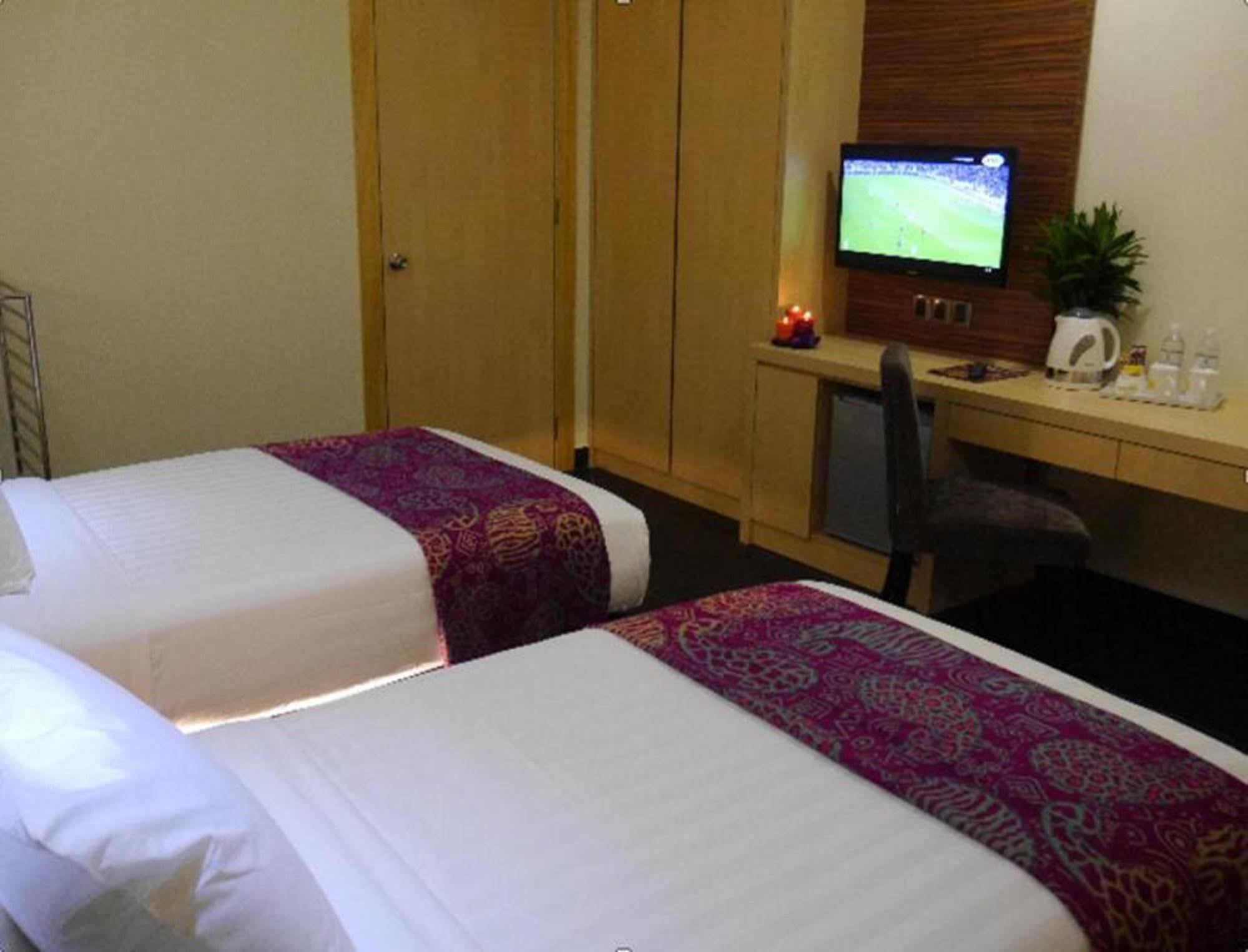 Sky Hotel Kuala Lumpur Bagian luar foto