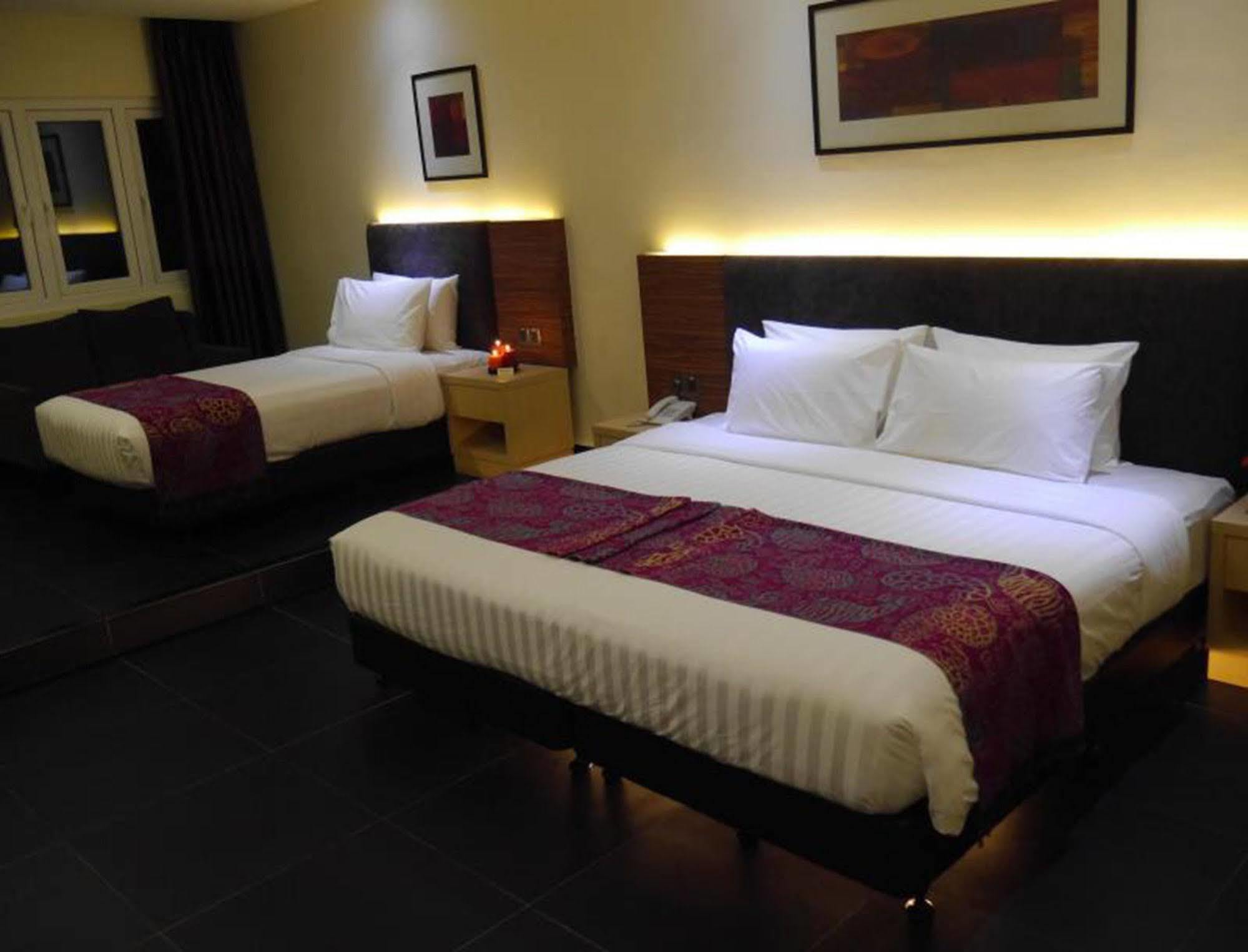 Sky Hotel Kuala Lumpur Bagian luar foto