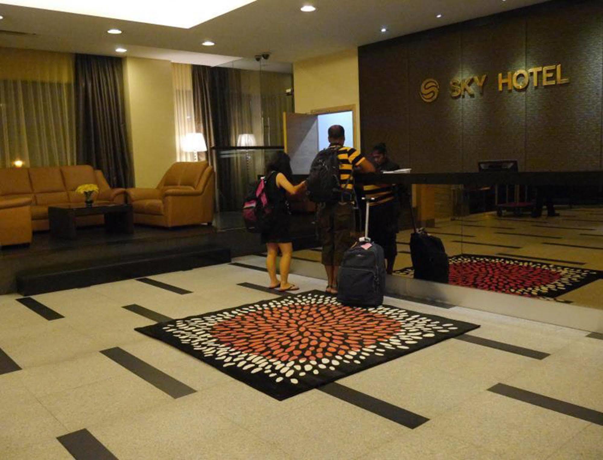 Sky Hotel Kuala Lumpur Bagian luar foto
