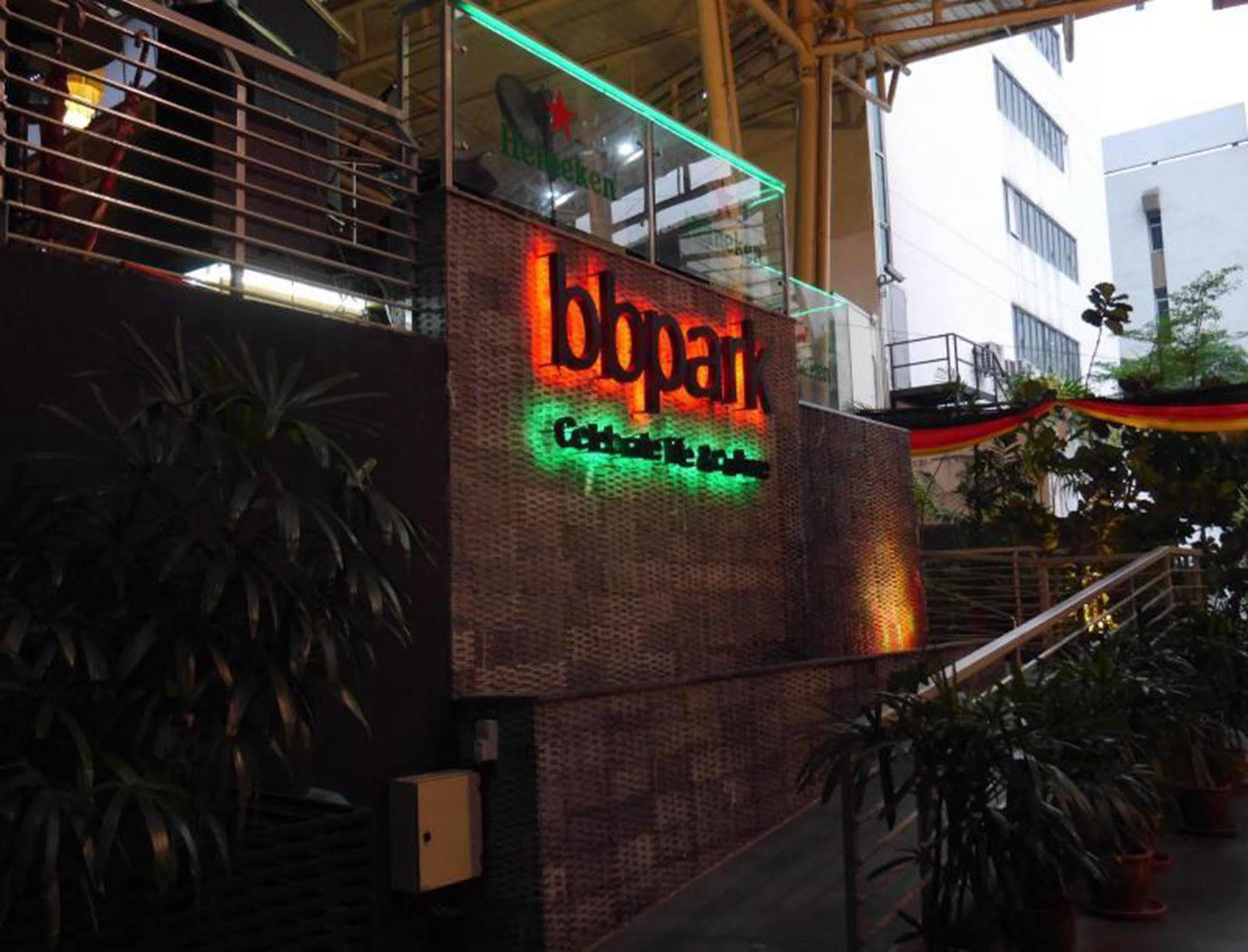 Sky Hotel Kuala Lumpur Bagian luar foto